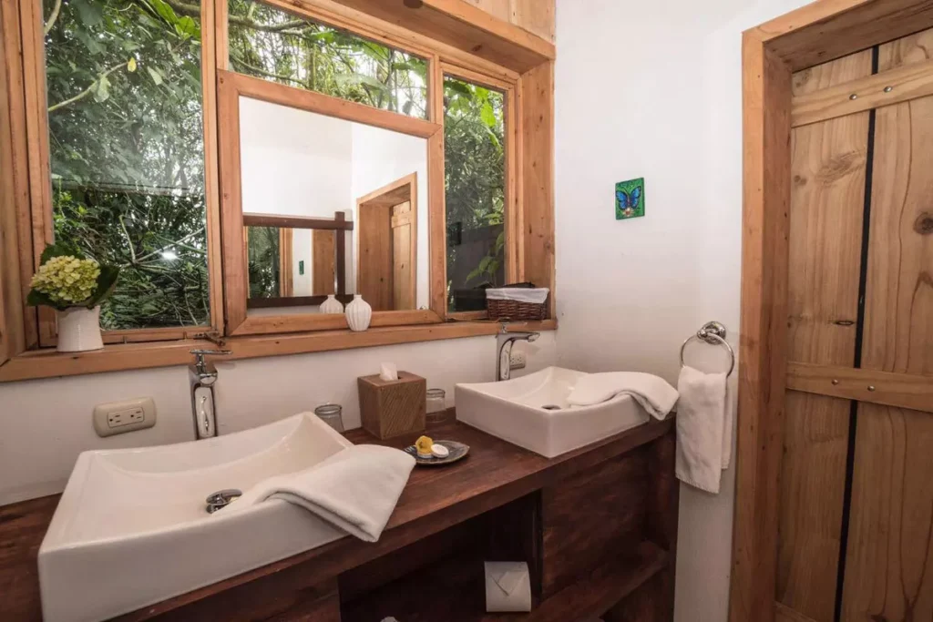 Field House Room - Bathroom