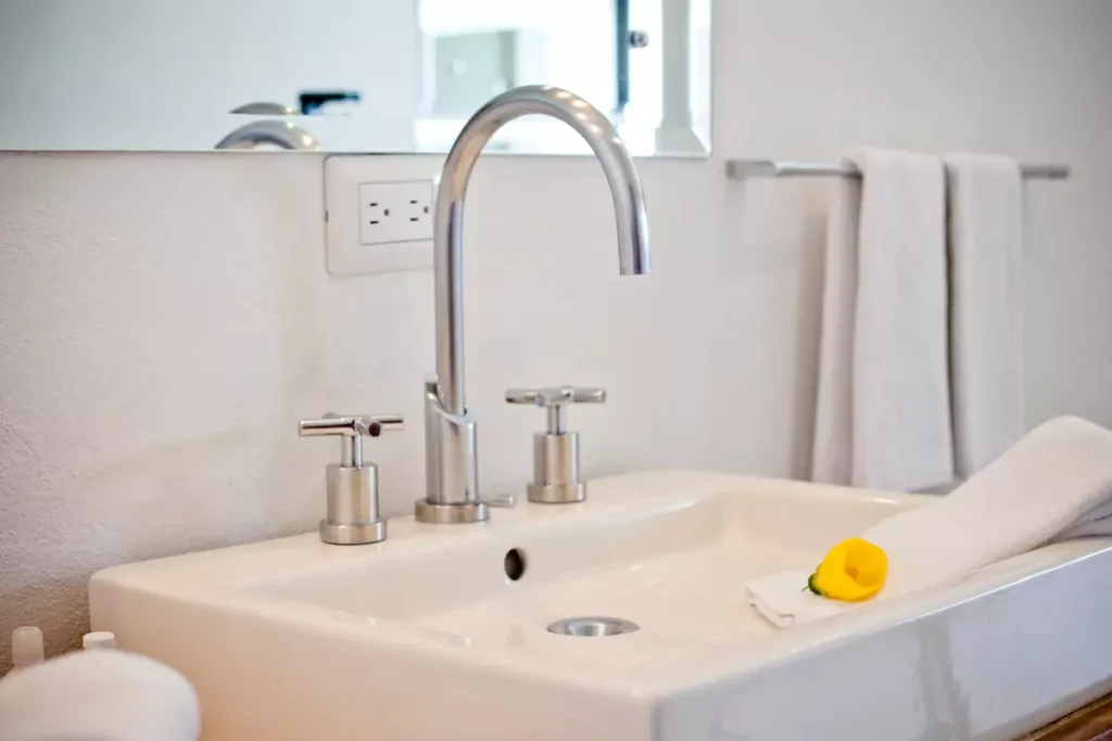 Hummingbird Room - Bathroom