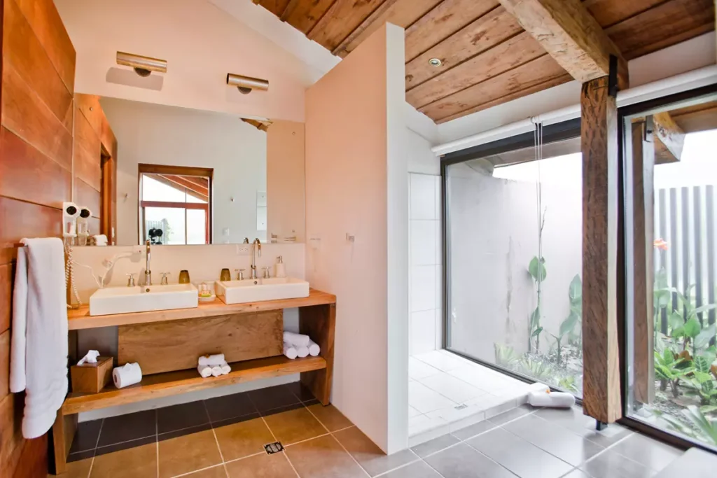 Quetzal Room - Bathroom